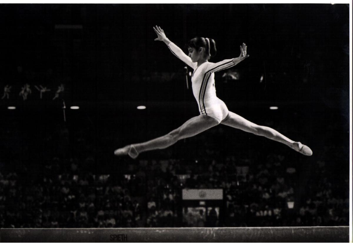 MMONTREAL  1976  NADIA COMANECI   ESTRELLA DE LA GIMNASIA  MUNDIAL FOTO  JEAN PIERRE LAFFONT  SIGMA. PUBLICADA EPC 14/03/2015 P 46 - 47