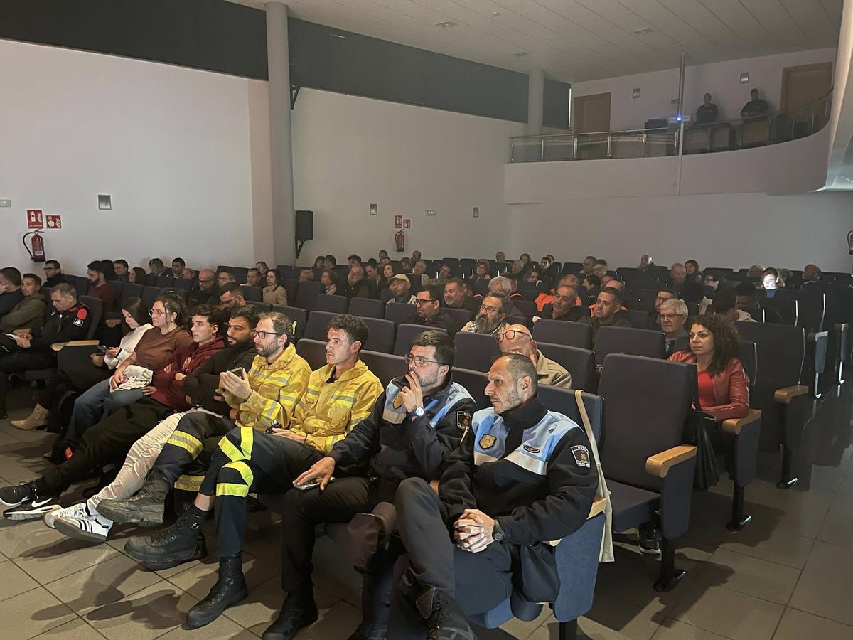 Asistentes a la charla en Moya.