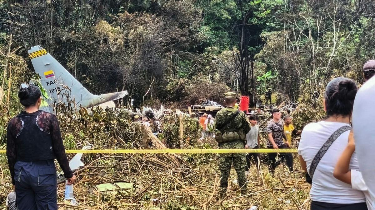 Un avión de la Fuerza Aérea de Colombia se estrella con más de 100 soldados a bordo