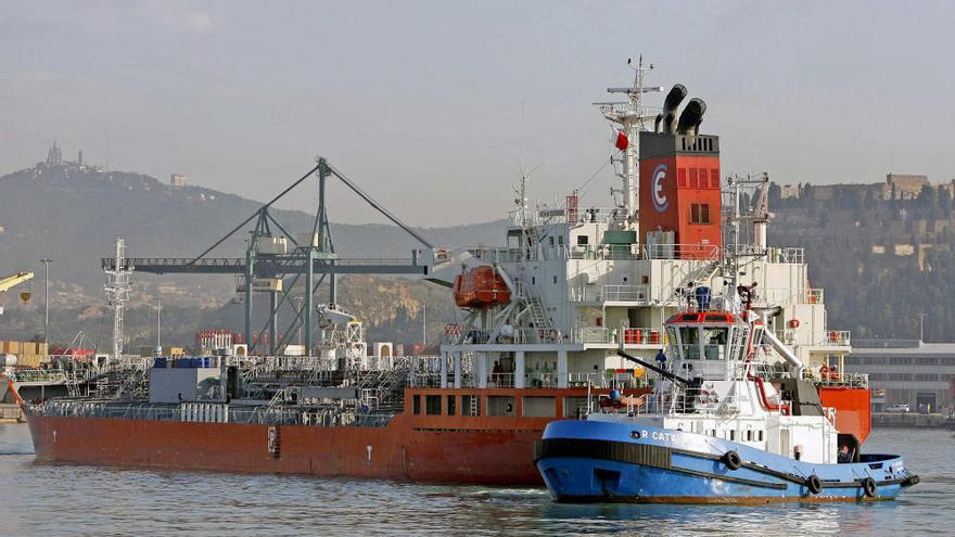 El trasvase de agua en barco a Mallorca y Barcelona