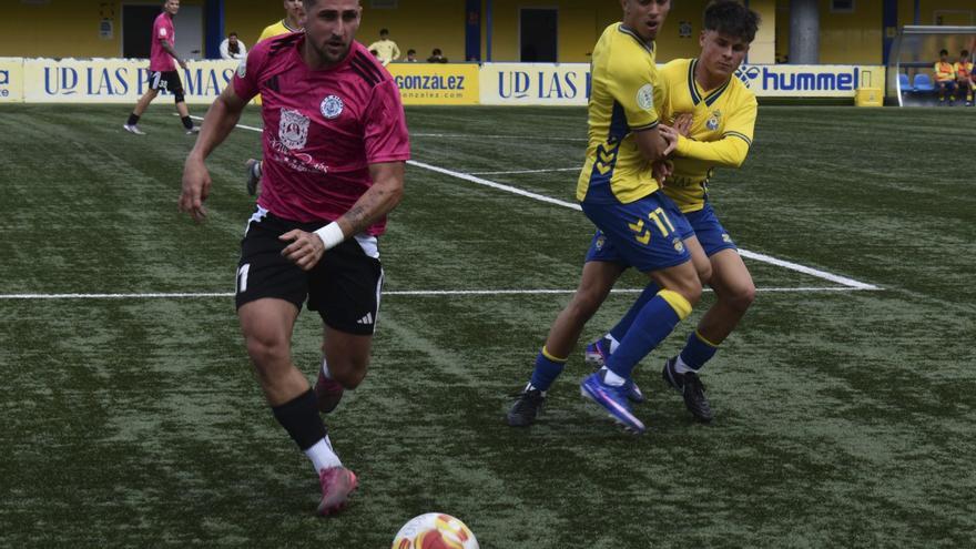 Las Palmas C se atasca, pero salva un punto