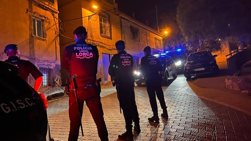 Polémica en Lorca por la fecha de caducidad de los chalecos de Policía Local