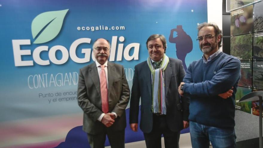 Desde la izquierda, Arsenio Prieto, Enrique Varela y Álex Mirás, en la presentación de Ecogalia. // Adrián Irago