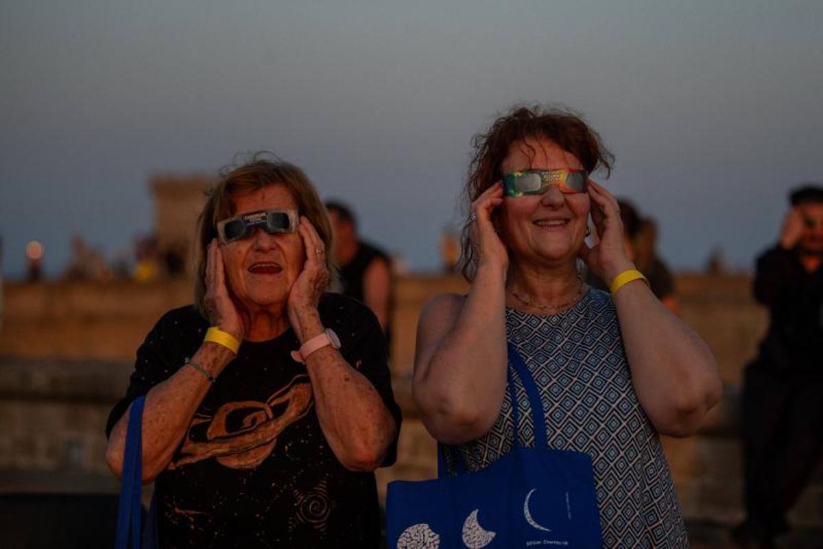 Imagenes del Eclipse solar visto desde el Castillo de Montjuic.