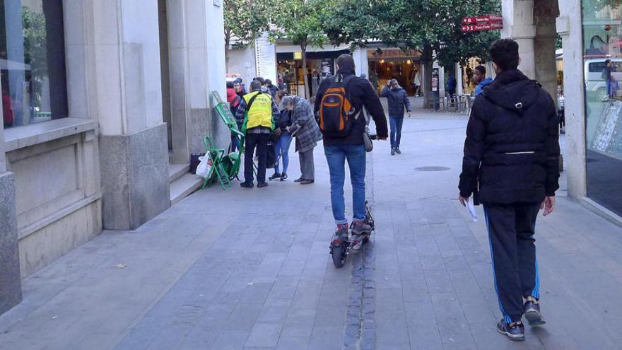 Figueres comença a sancionar els patinets elèctrics