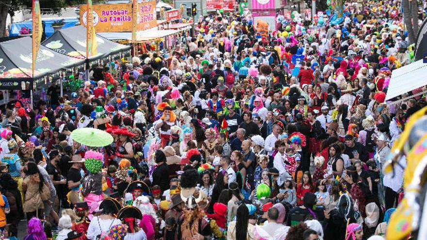 Decenas de artistas ponen ritmo y música hoy al Carnaval de Día
