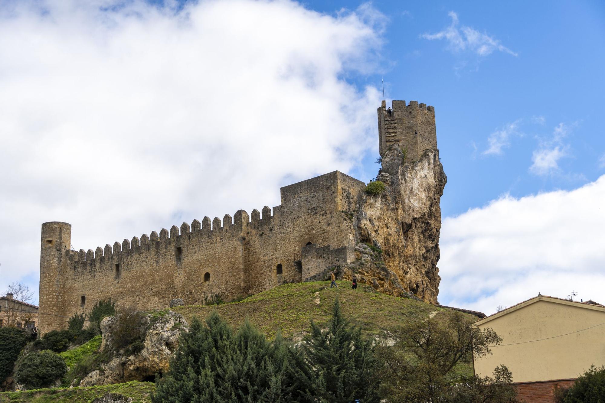 El Castillo de Frías en lo alto del cerro