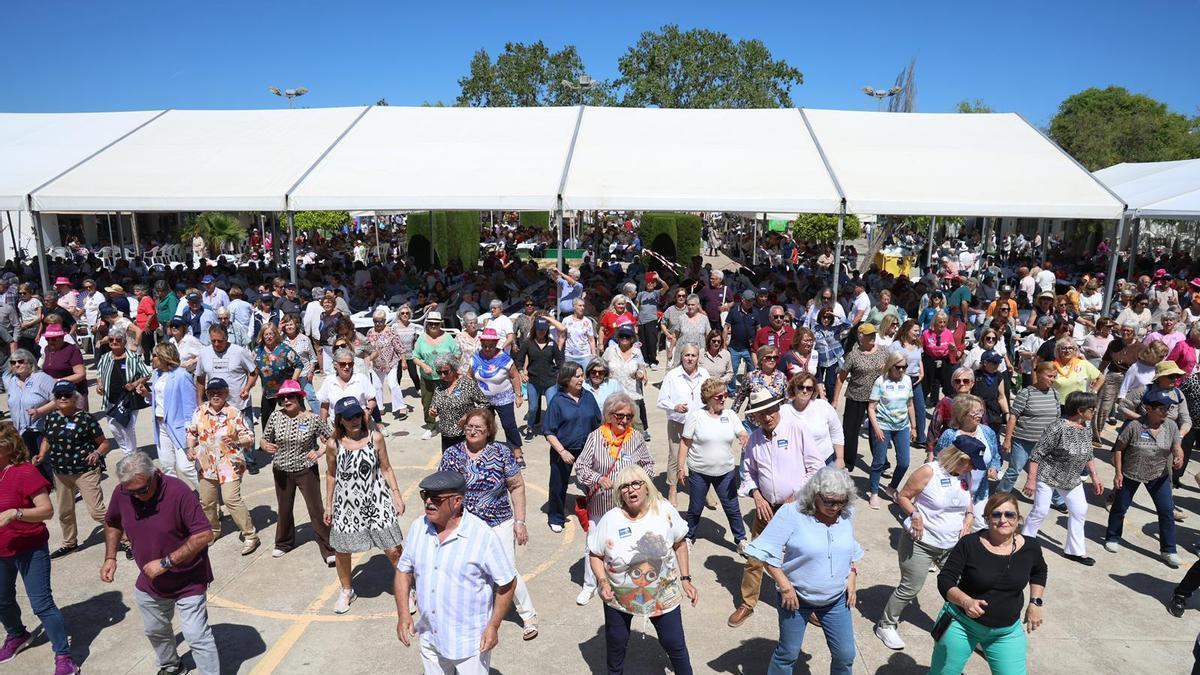 La Fira de la Gent Gran reúne en Porreres a  más de 4.000 personas