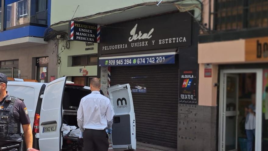 Encuentran el cadáver de una mujer en una vivienda en la zona de Las Canteras