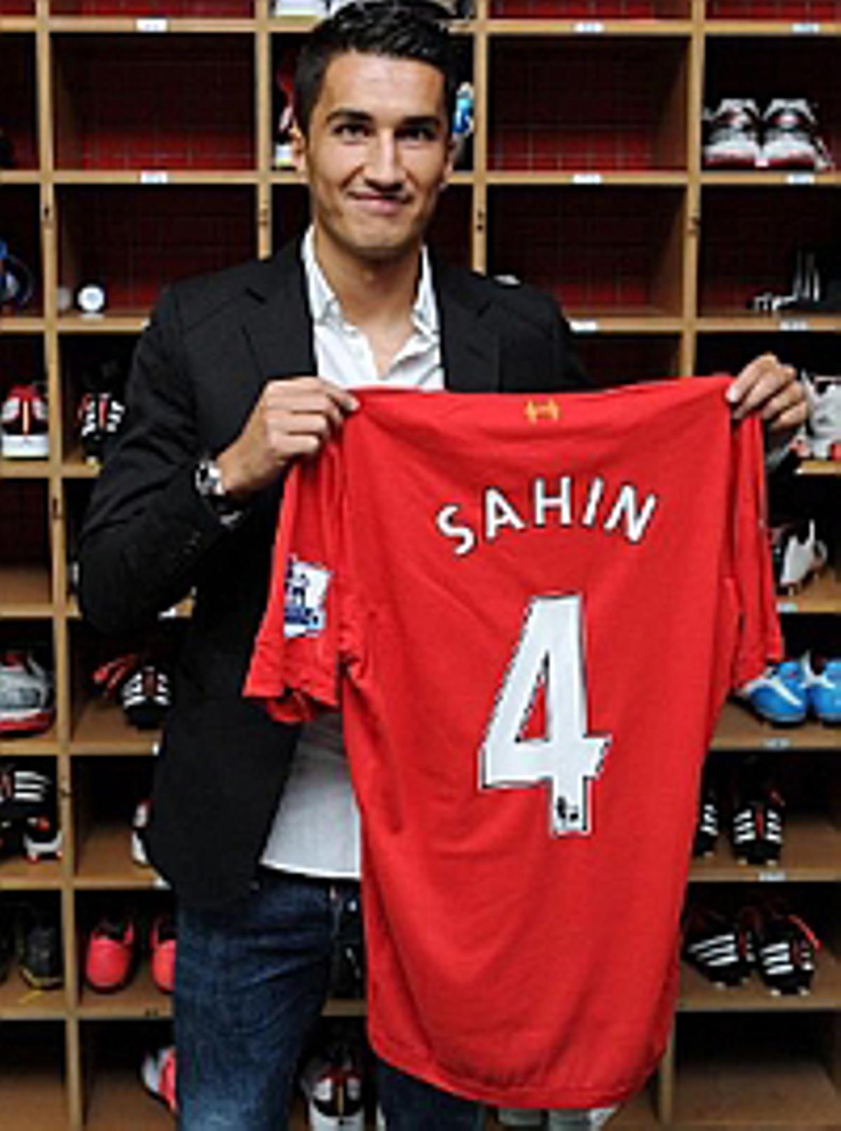 Nuri Sahin llegó al Madrid procedente del Borussia Dortmund, y tras una temporada, fue cedido al Liverpool Nuri Sahin llegó al Madrid procedente del Borussia Dortmund, y tras una temporada, fue cedido al Liverpool