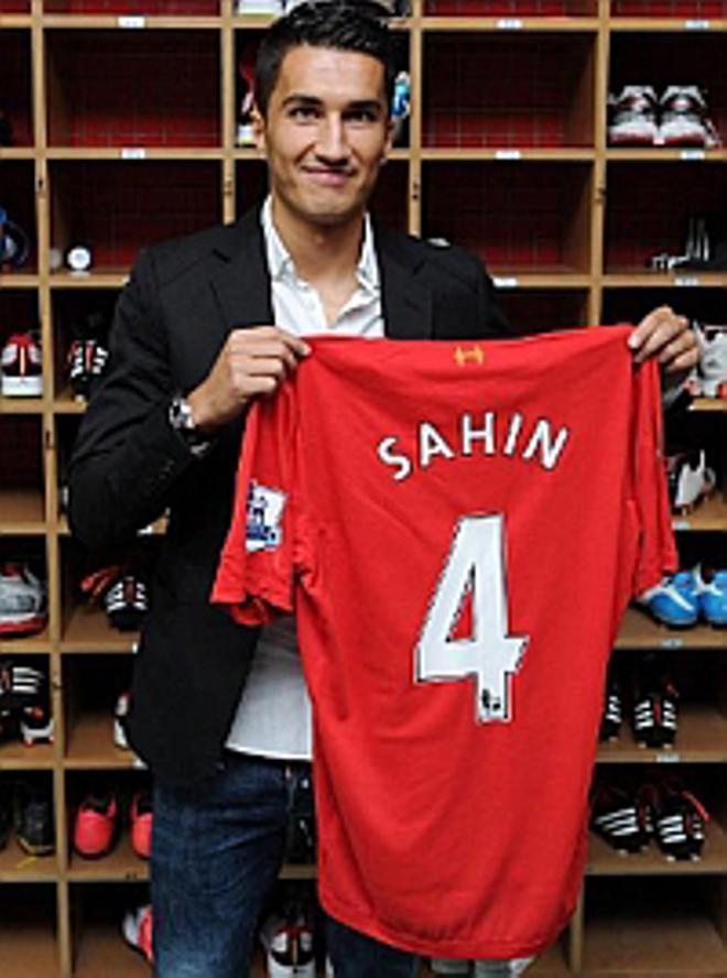 Nuri Sahin llegó al Madrid procedente del Borussia Dortmund, y tras una temporada, fue cedido al Liverpool