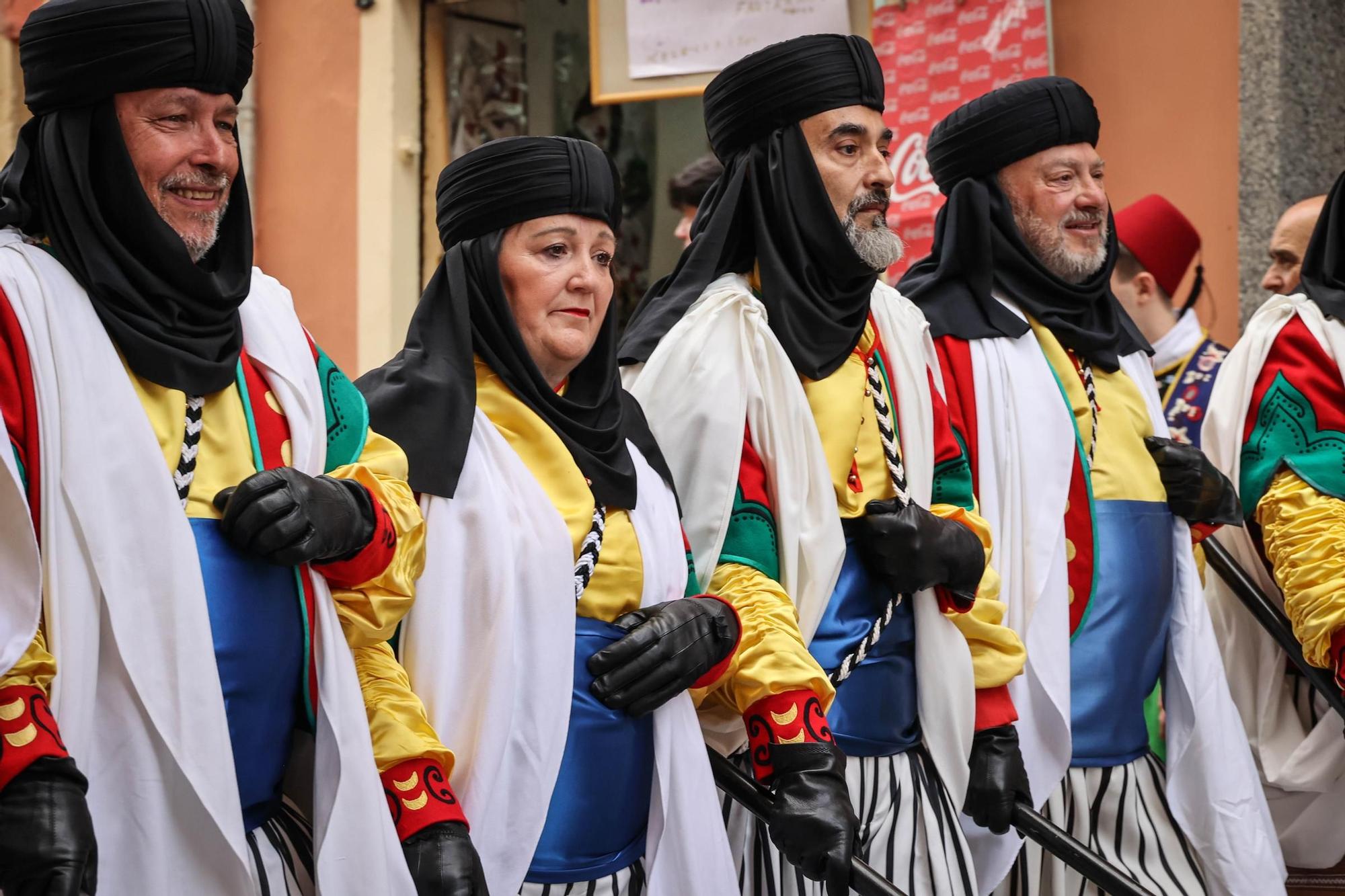La trilogIa festera de Alcoy despierta con la Diana