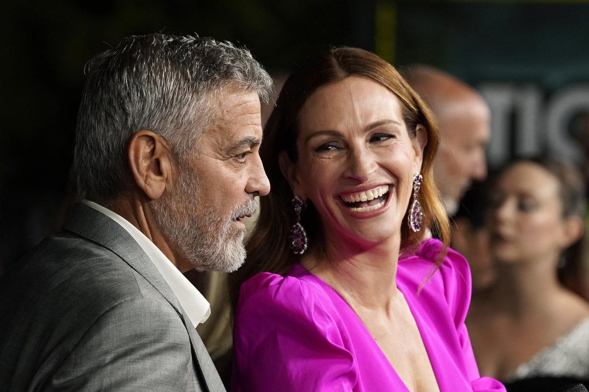 Julia Roberts y George Clooney brillan en el estreno de la película "Ticket to paradise' en Los Ángeles