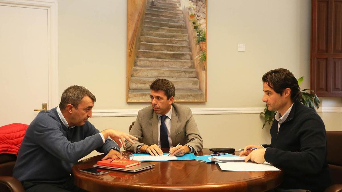 Javier Guillén, Carlos Mazón y Eduardo Dolón, reunidos en la Diputación de Alicante.