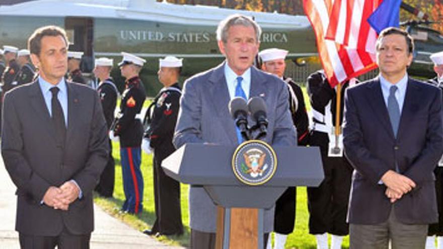 Bush, Sarkozy y Durao Barroso analizan la crisis y anuncian una cumbre en EEUU