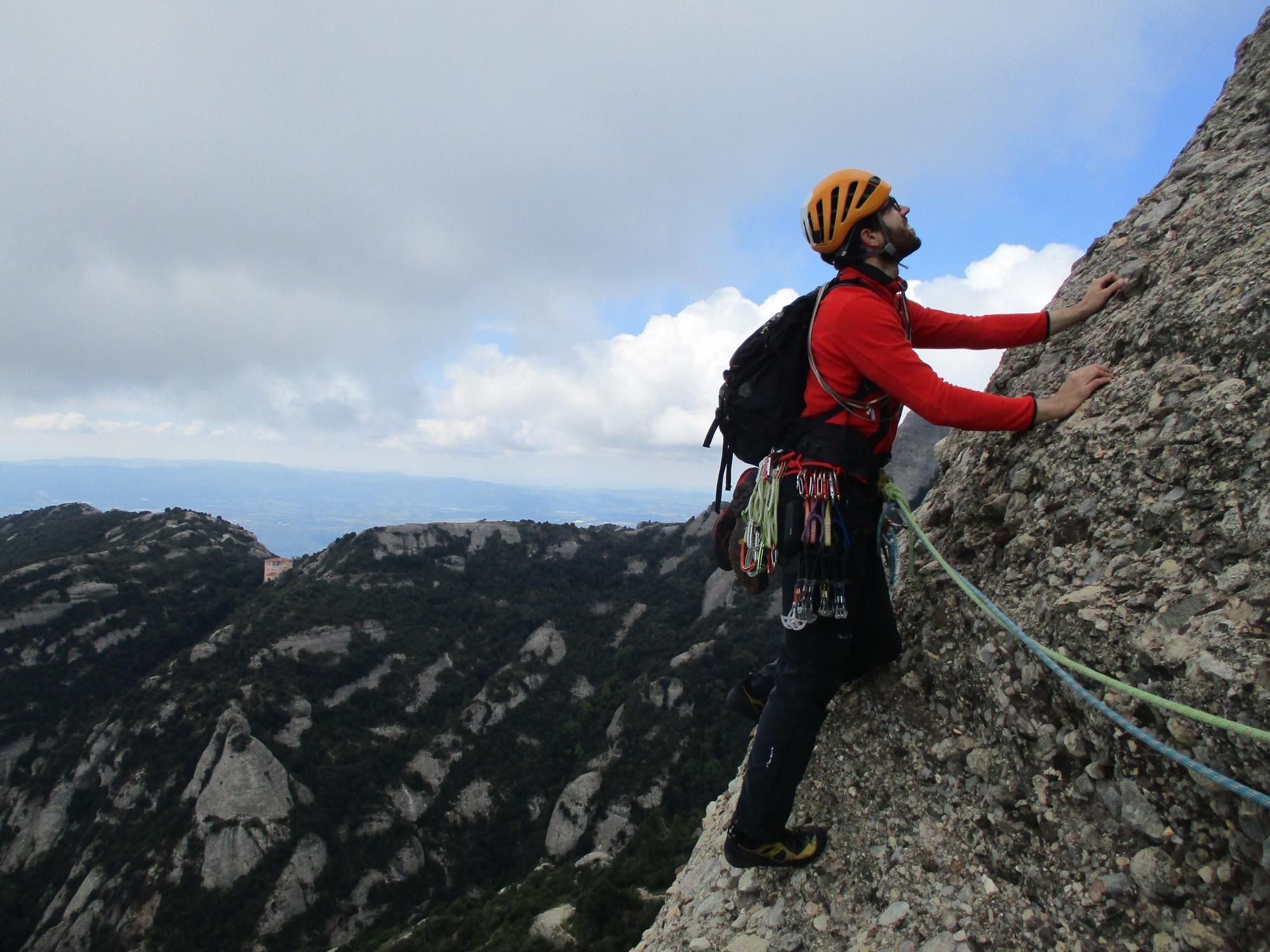 Imatges escalant a Montserrat de Jordi Pina, autor del llibre "Metres avall"