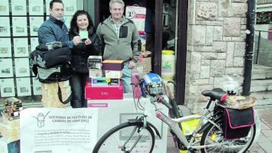 La entrega del «Cestón de Reyes» de Cangas de Onís.