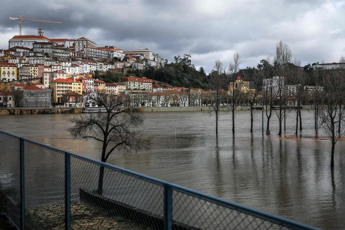 Portugal  prepara evacuar a miles de personas por riesgo de inundaciones graves