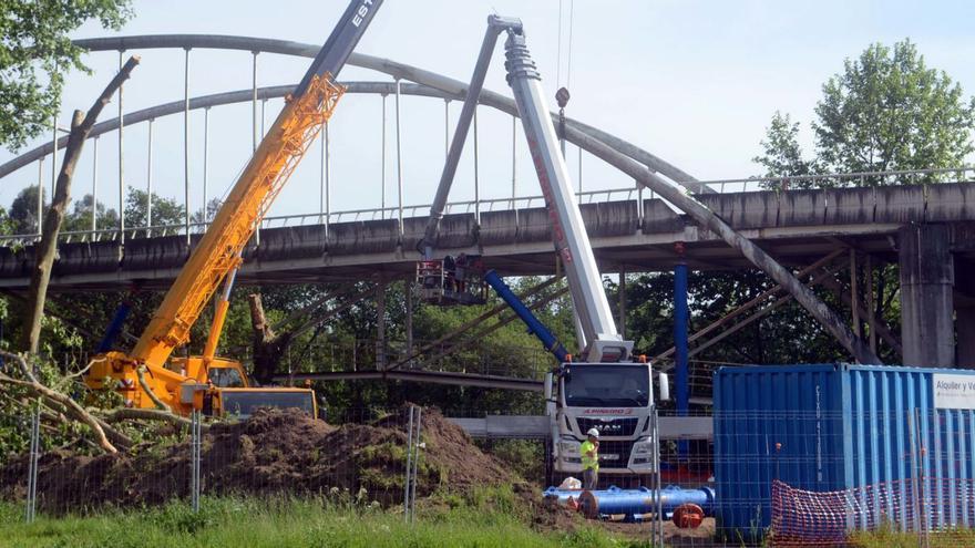 Reparación del puente de Santa Marta entre Ribadumia y Vilanova, que colapsó en 2023. | Noé Parga