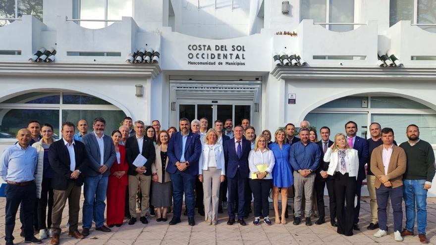 Imagen de los miembros de la última asamblea celebrada en la Mancomunidad Occidental, el 24 de mayo. | L.O.