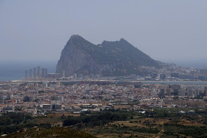 Entra en vigor el histórico acuerdo sobre Gibraltar ante las críticas por la "oportunidad perdida" para la cosoberanía