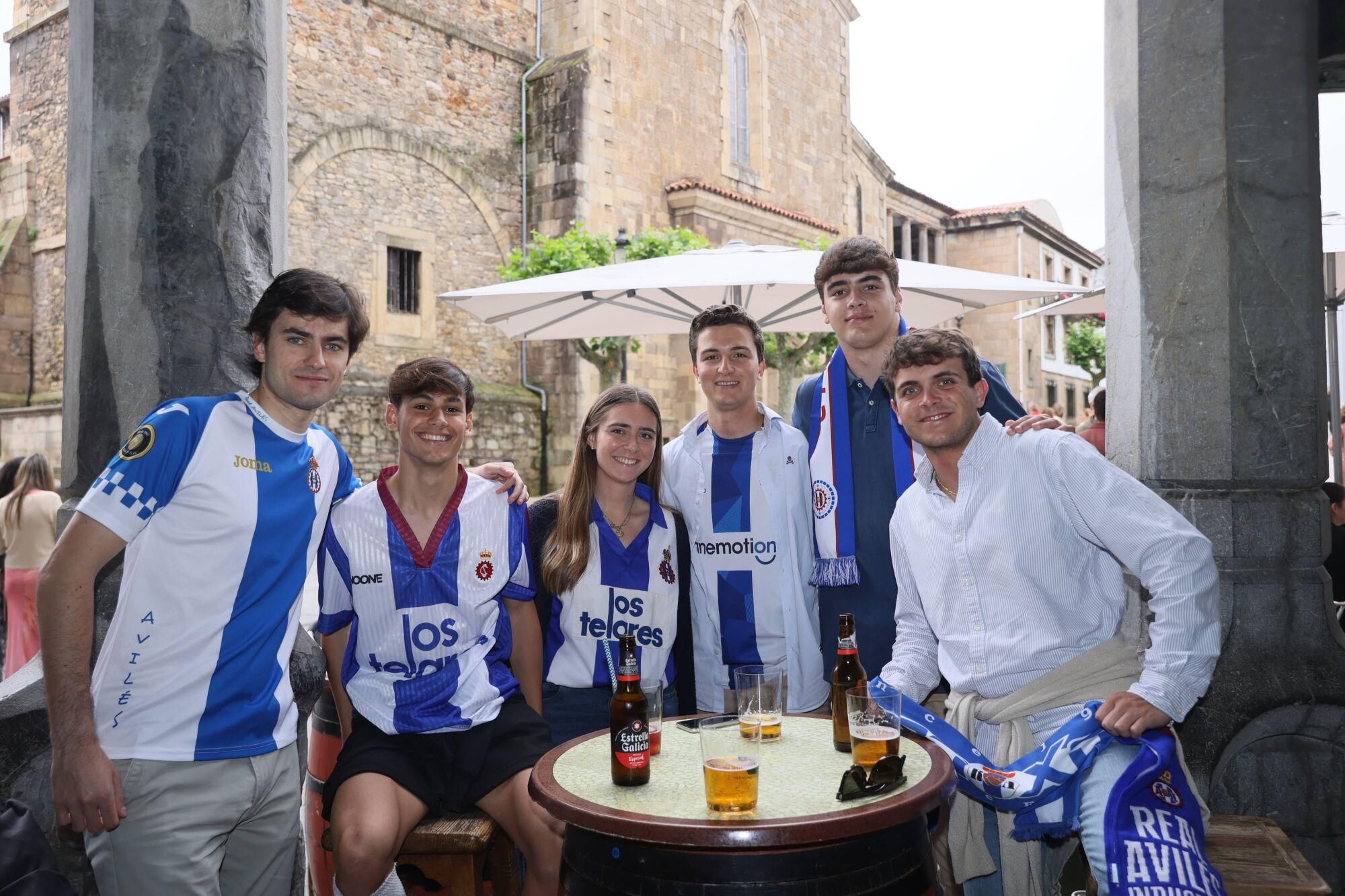 .La afición del Avilés calienta motores antes del partido del posible ascenso