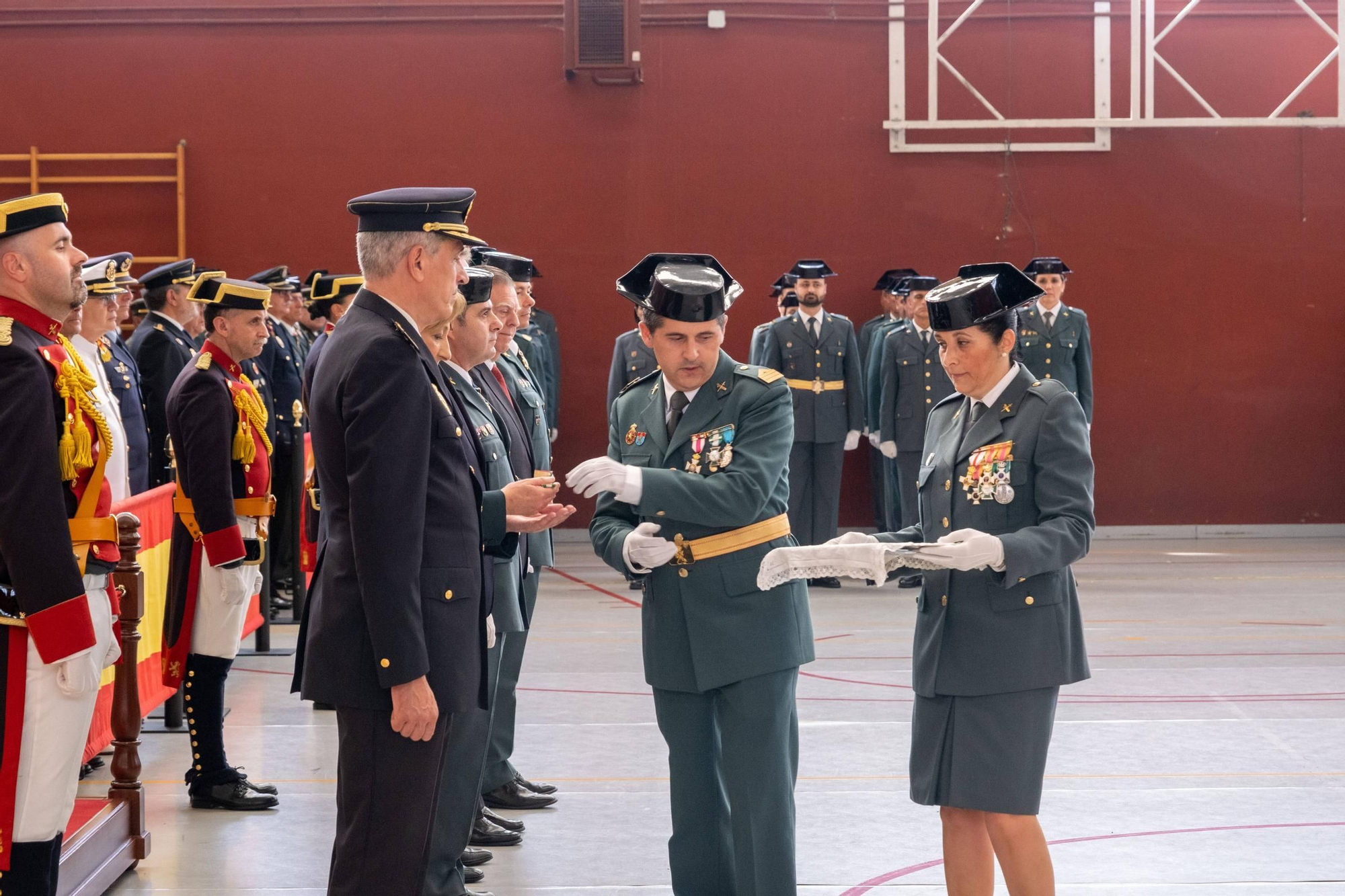 EN IMÁGENES: Así fueron los actos en Oviedo del 179 aniversario de la Guardia Civil