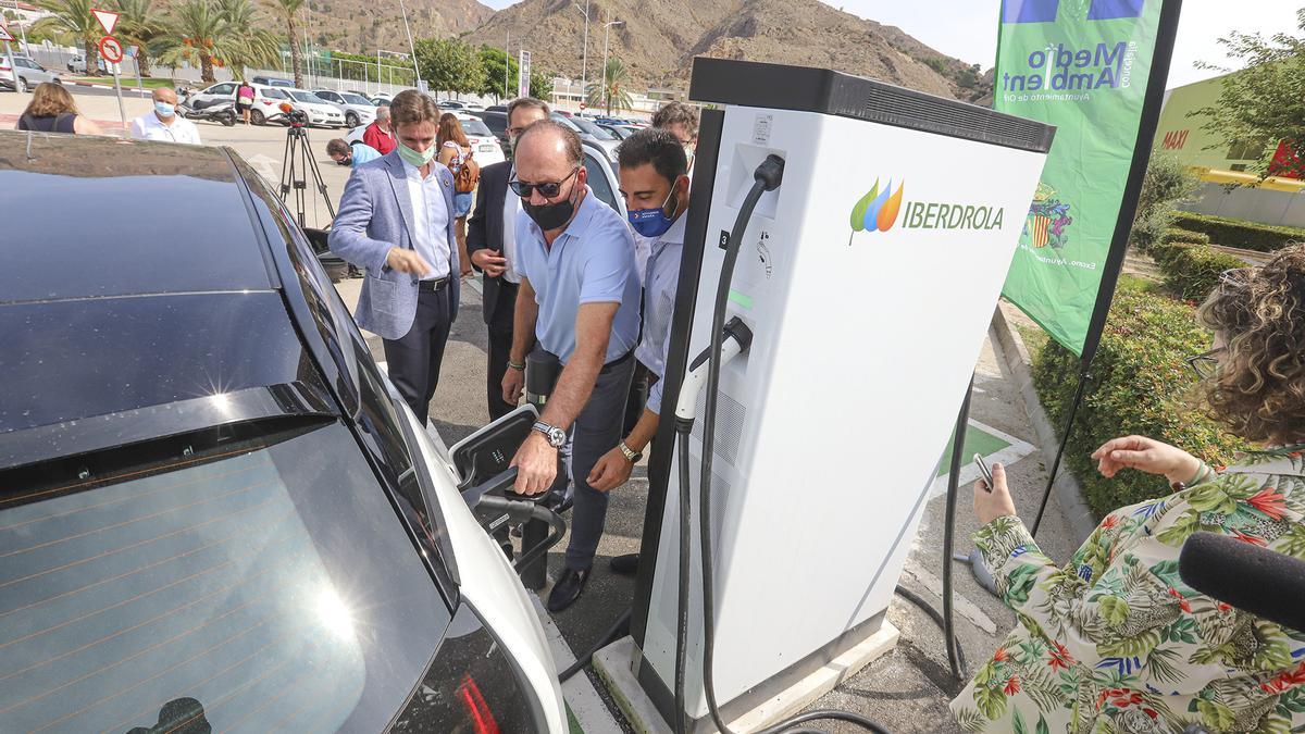 Imagen del punto de recarga eléctrica estrenado hoy en Ociopía