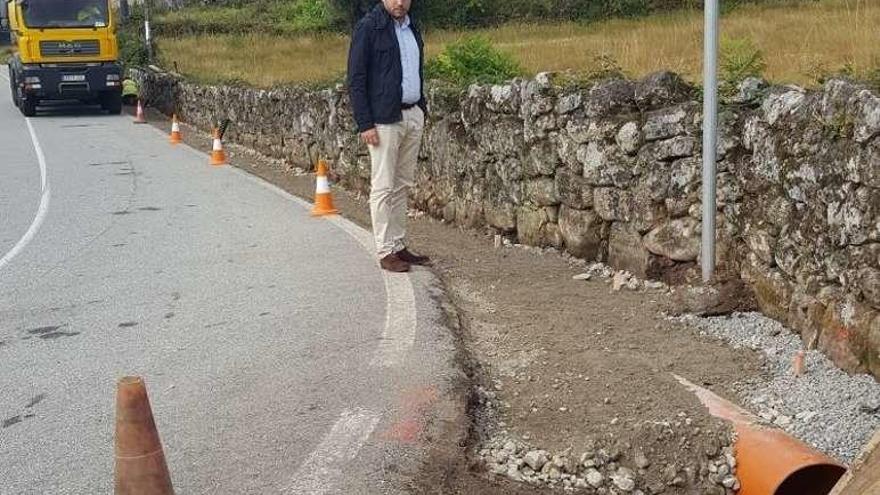 Jorge Cubela visitando la zona de obras en Corredoira.