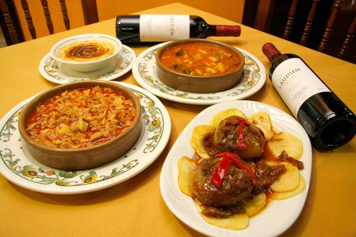 Callos, cebollas rellenas, fabada y arroz con leche de Michem, en Villabona.