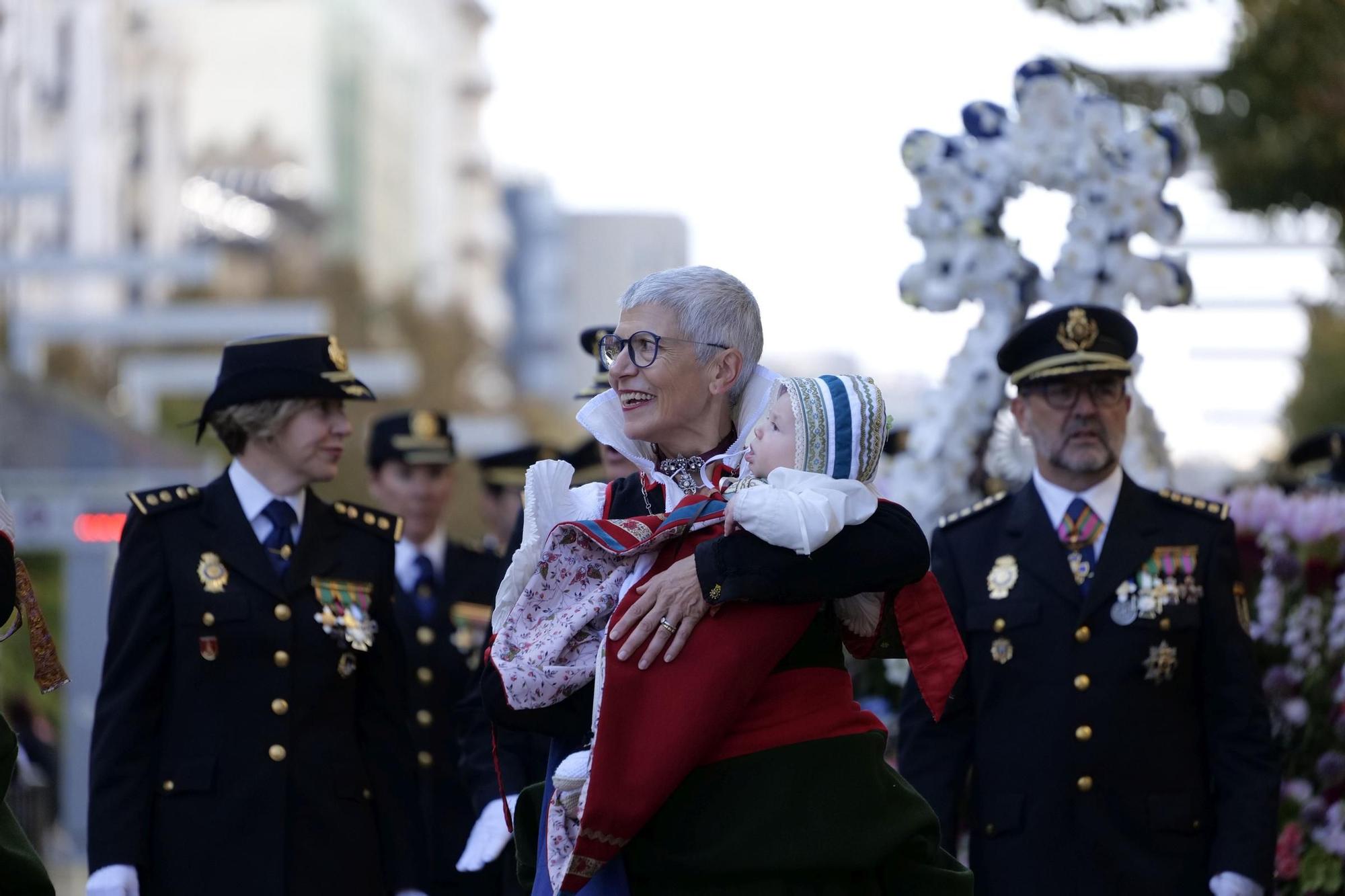 En imágenes | Zaragoza vive su día grande con la Ofrenda de Flores a la Virgen del Pilar