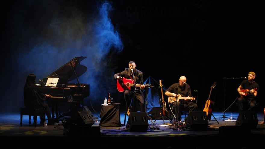 El cantante Scott Matthew durante su actuación en el Cartagena Jazz 2018