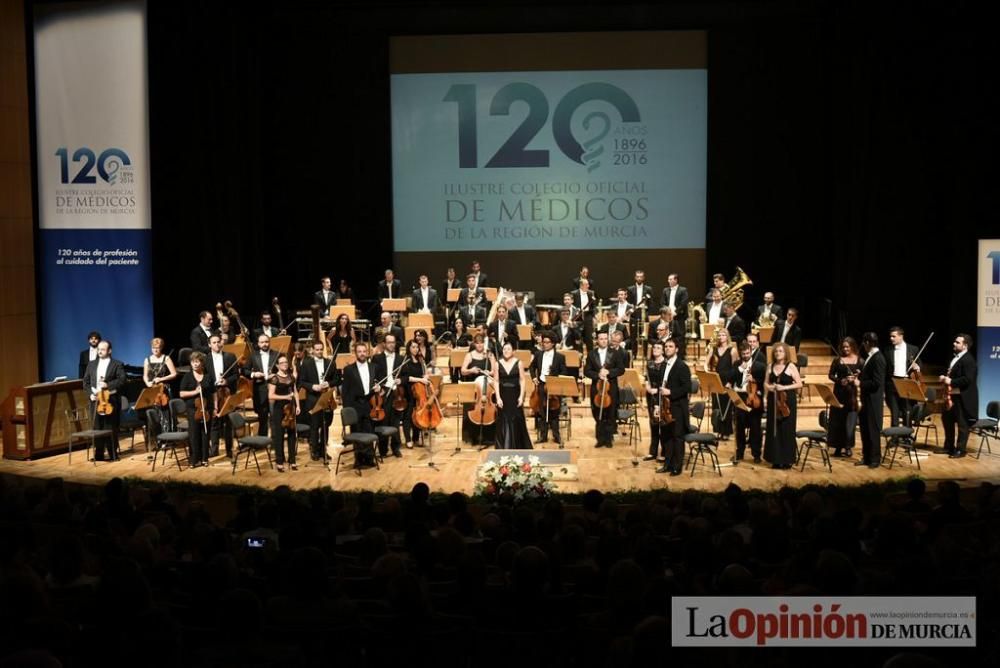 120 aniversario del Colegio de Médicos