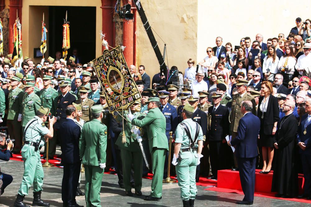 El traslado del Cristo de la Buena Muerte a cargo de la Legión volvió a congregar a numeroso público en la explanada de Santo Domingo