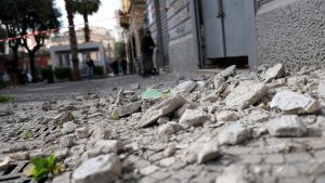Imagen de archivo de escombros en una calle de Italia tras un terremoto.