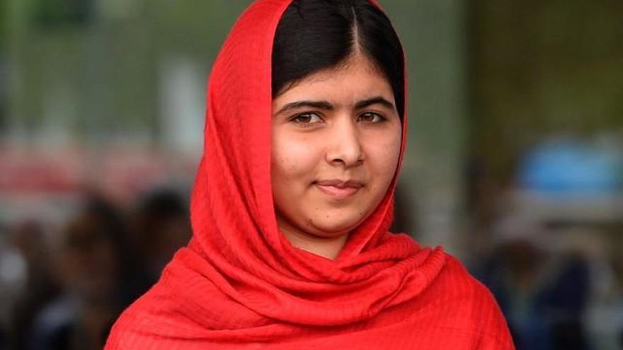Malala se gradúa en el instituto y abre cuenta en Twitter