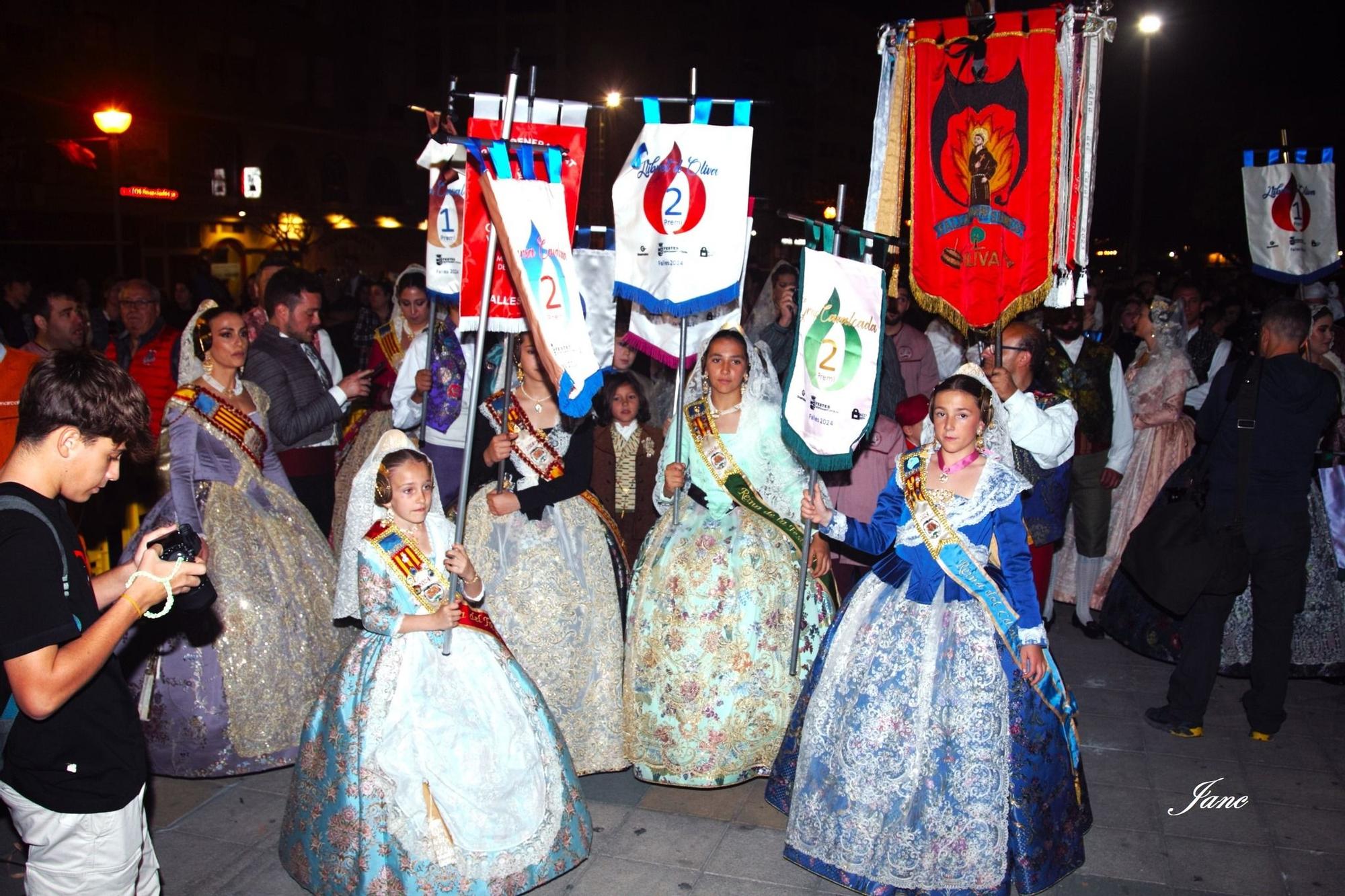 Búscate en la ofrenda y la entrega de premios de las fallas de Oliva