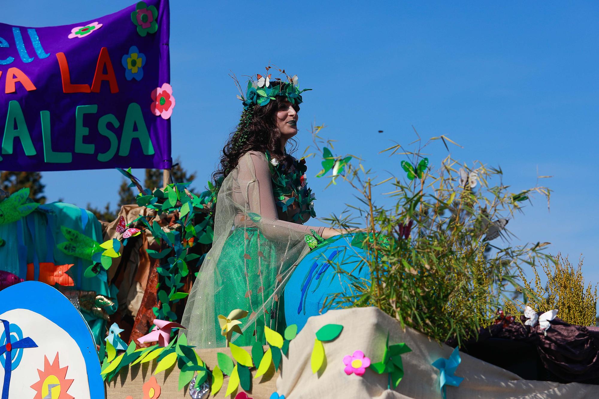 Mira aquí todas las imágenes de la rúa de carnaval de Sant Josep 2023