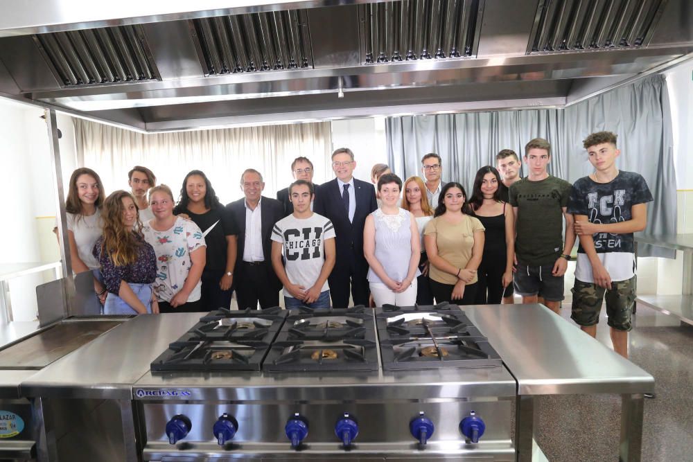 El presidente de la Generalitat Ximo Puig ha visitado los dos centros educativos de Los Montesinos