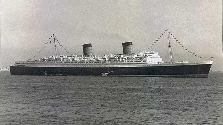 Imagen de archivo del &#039;Queen Elizabeth&#039; durante su visita a la isla.