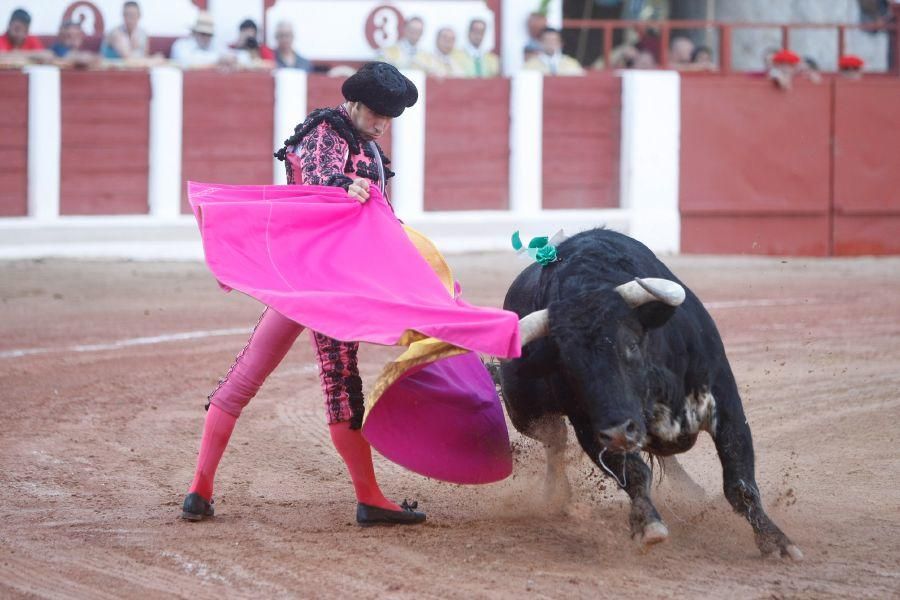 Toros en San Pedro: Cayetano, por la puerta grande