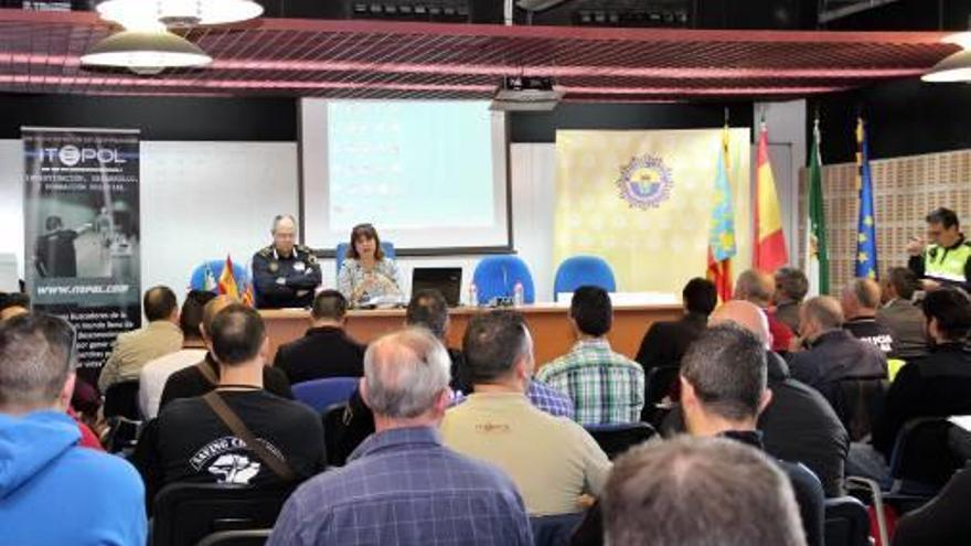 Más de 70 Policías acudieron al seminario.