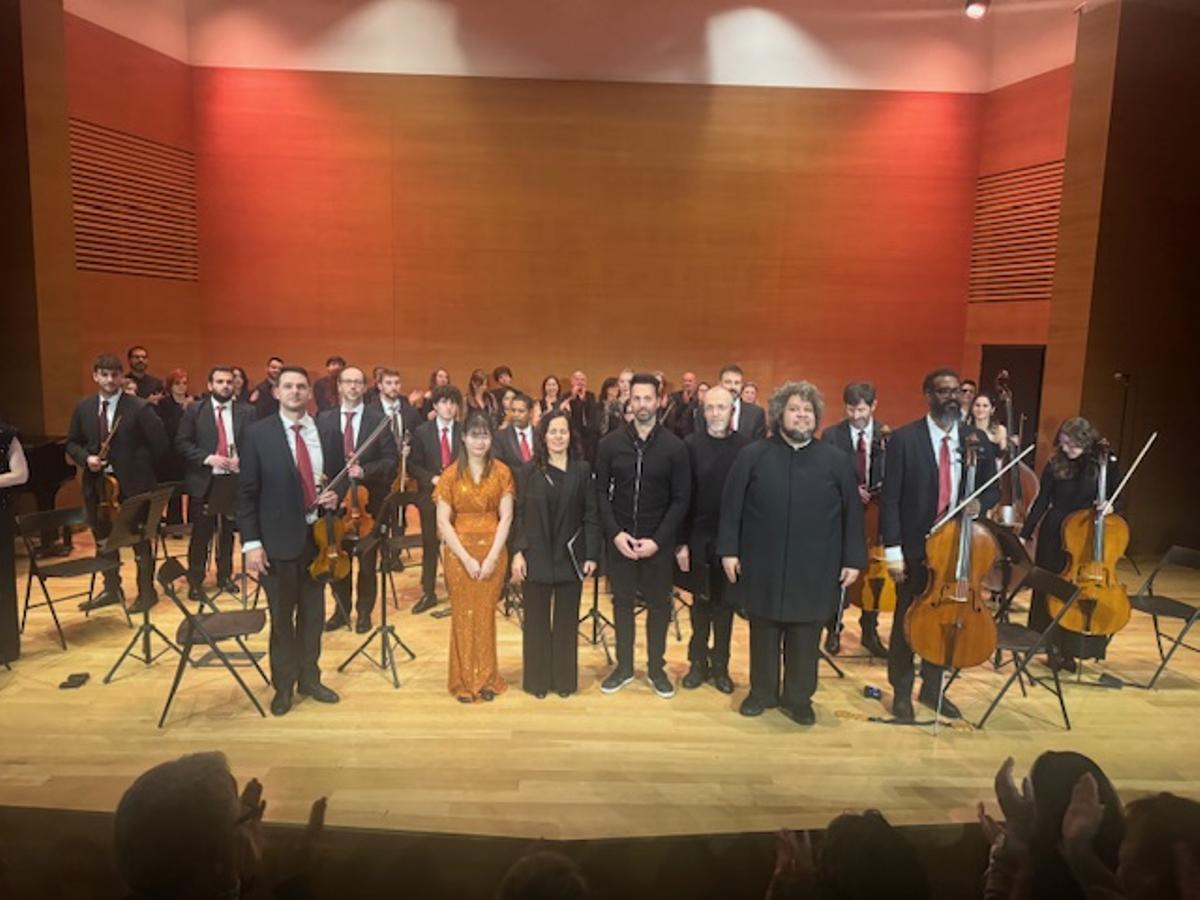 La pianista Rae Pung, la orquesta de Cámara Virtuós Mediterrani y el coro murciano Patnia ofrecieron un concierto a favor de la fundación "Roble y Machete" de los boinas verdes.
