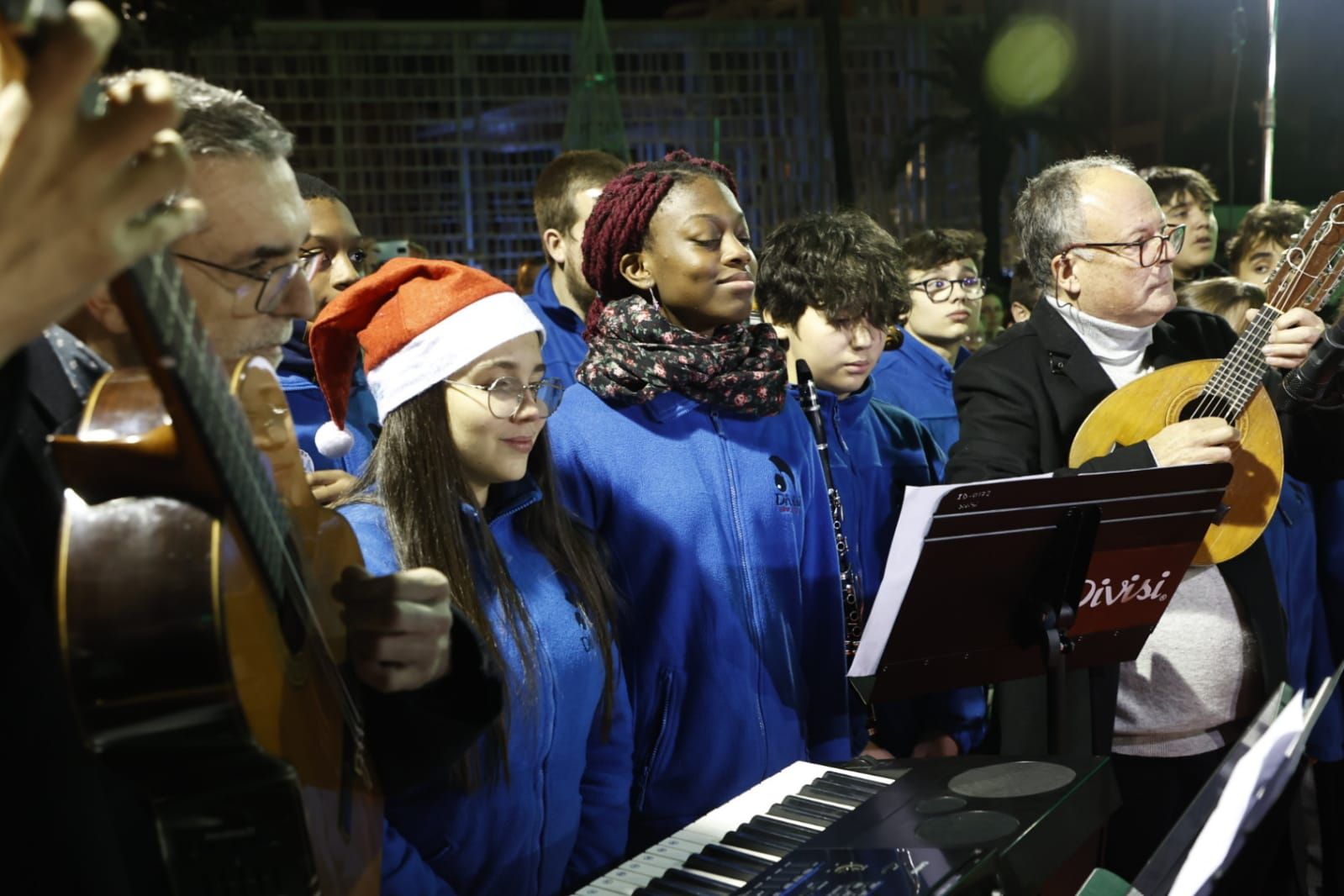 La Navidad llega a València: el encendido de luces acompañado de villancicos