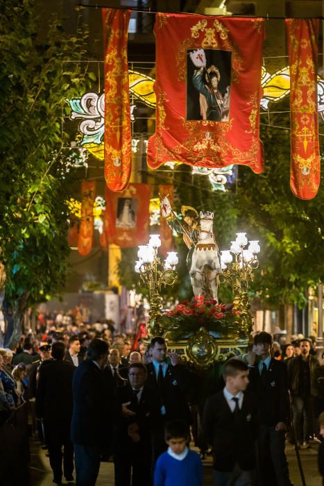 Las calles se llenan de gente en la procesión de San Jaime