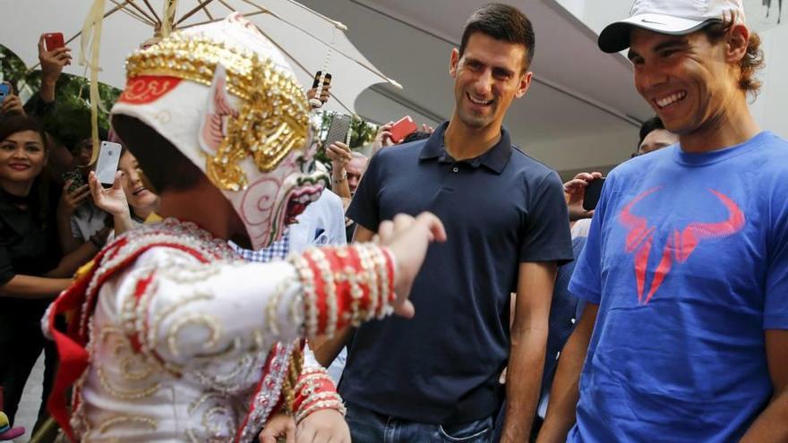 Rafel Nadal y Novak Djokovic, ayer en Tailandia.