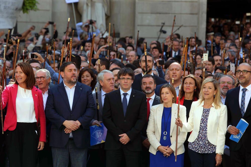 Manifestació d'alcaldes a favor del referèndum