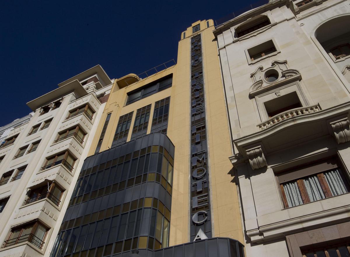 Fachada del edificio del Rialto, en la plaza del Ayuntamiento de València.