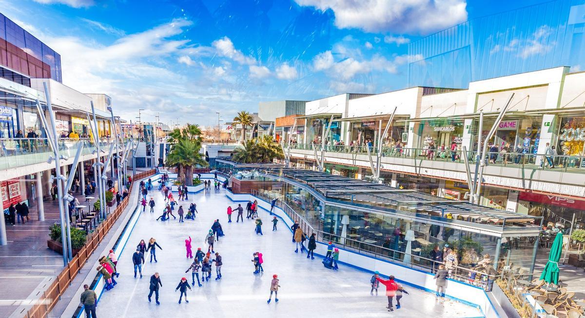 La pista de hielo de Puerto Venecia también se ha convertido en un clásico.