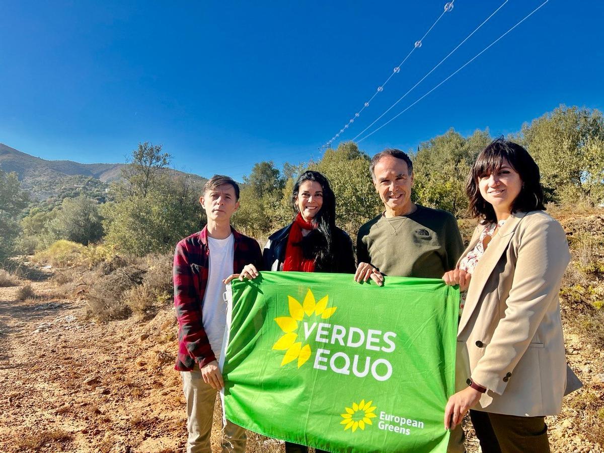 Responsables de Verdes Equo Málaga, en la finca de Rojas, el pasado sábado.